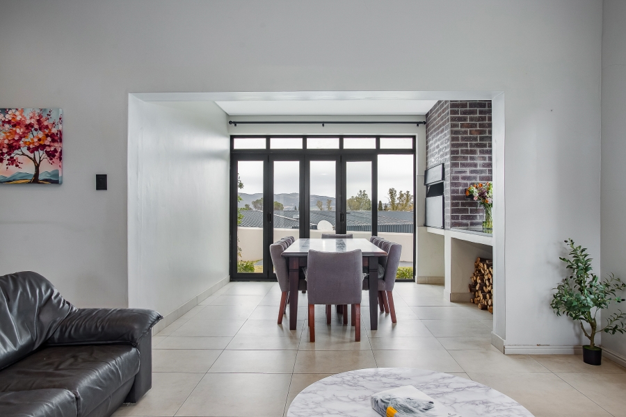 3 Bedroom Property for Sale in Uitsig Western Cape